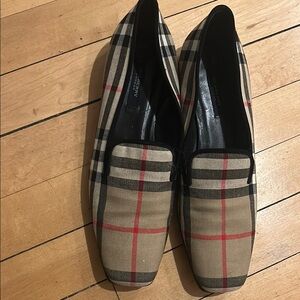 Burberry women’s Plaid Loafers - Beige and Black